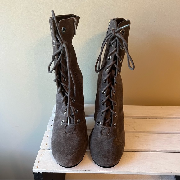 VINCE CAMUTO GRAY SUEDE LEATHER BOOTS WITH HEEL. LACE UP WITH SIDE ZIPPER! - Picture 14 of 16